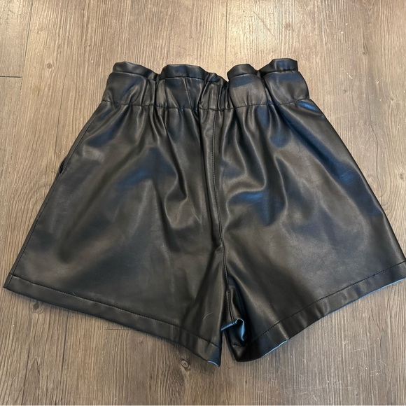 Abercrombie & Fitch Vegan Leather Pull On Shorts XS - Picture 4 of 11